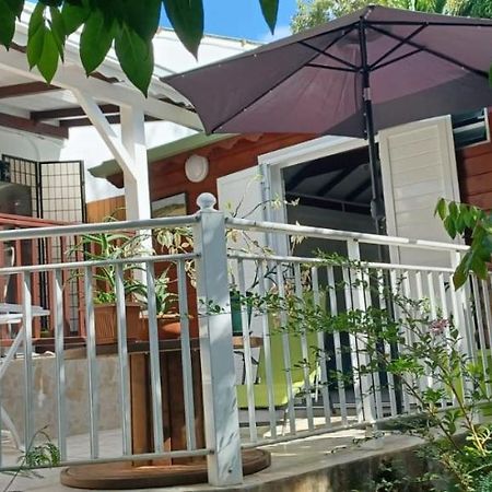 Gite Mamour - Charmant Petit Bungalow A Decouvrir Baillif Ngoại thất bức ảnh