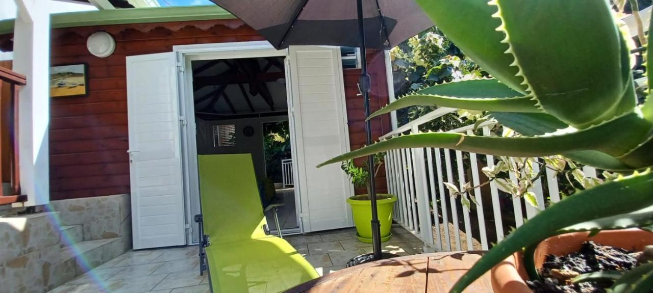 Gite Mamour - Charmant Petit Bungalow A Decouvrir Baillif Ngoại thất bức ảnh