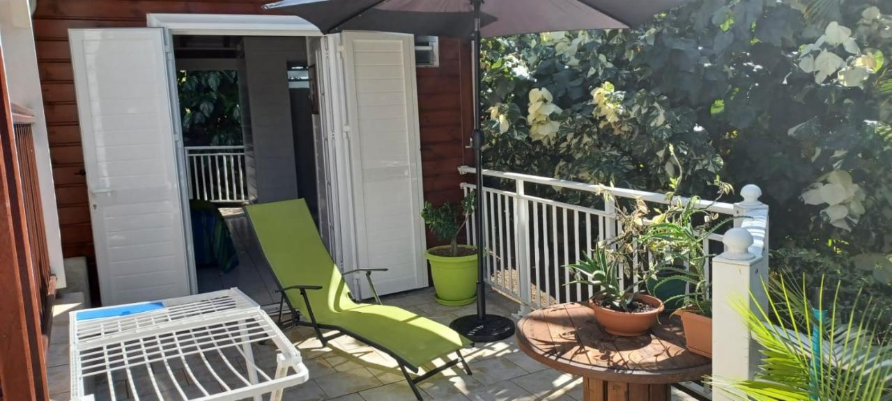 Gite Mamour - Charmant Petit Bungalow A Decouvrir Baillif Ngoại thất bức ảnh