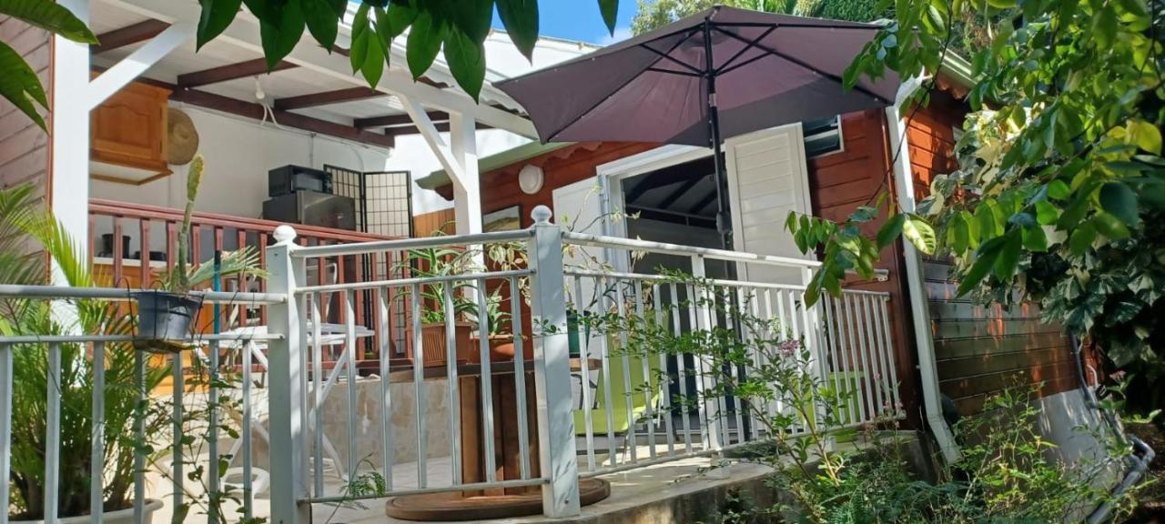 Gite Mamour - Charmant Petit Bungalow A Decouvrir Baillif Ngoại thất bức ảnh
